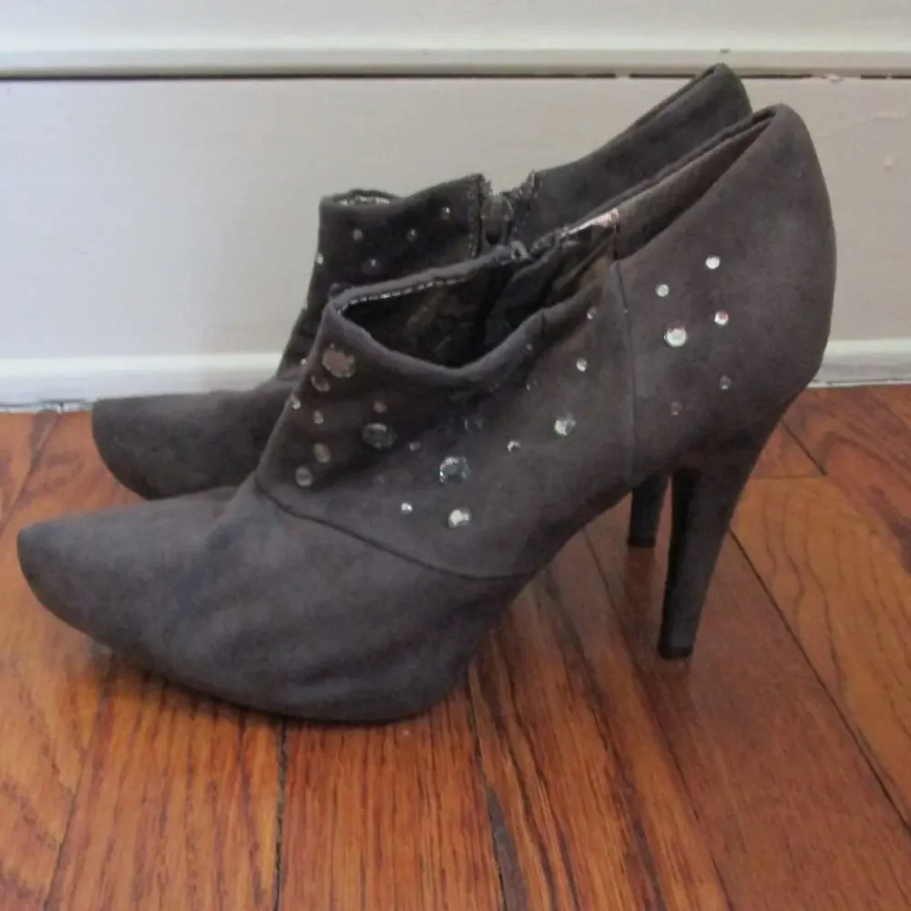 Rhinestone Ankle Booties Gray Faux Suede Heels Size 9 Kathy Van Zeeland